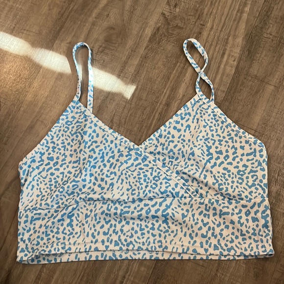 Blue and white crop - Picture 1 of 1